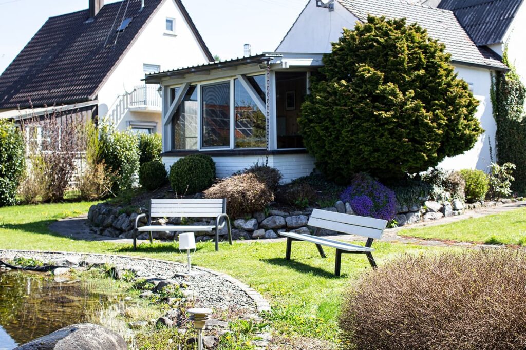 monteur haus garten ruhig
