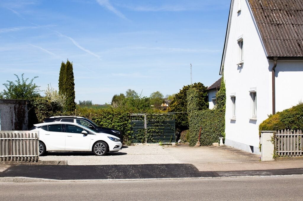 montuer zimmer parkplatz